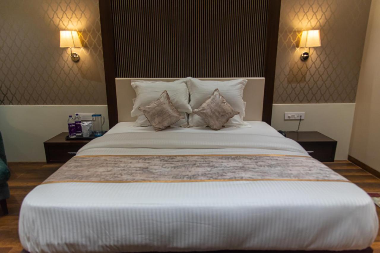 Hotel Royal Livin Варанаси Экстерьер фото