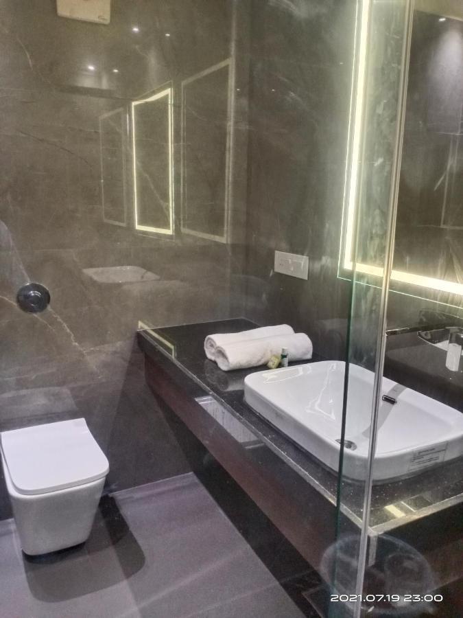 Hotel Royal Livin Варанаси Экстерьер фото
