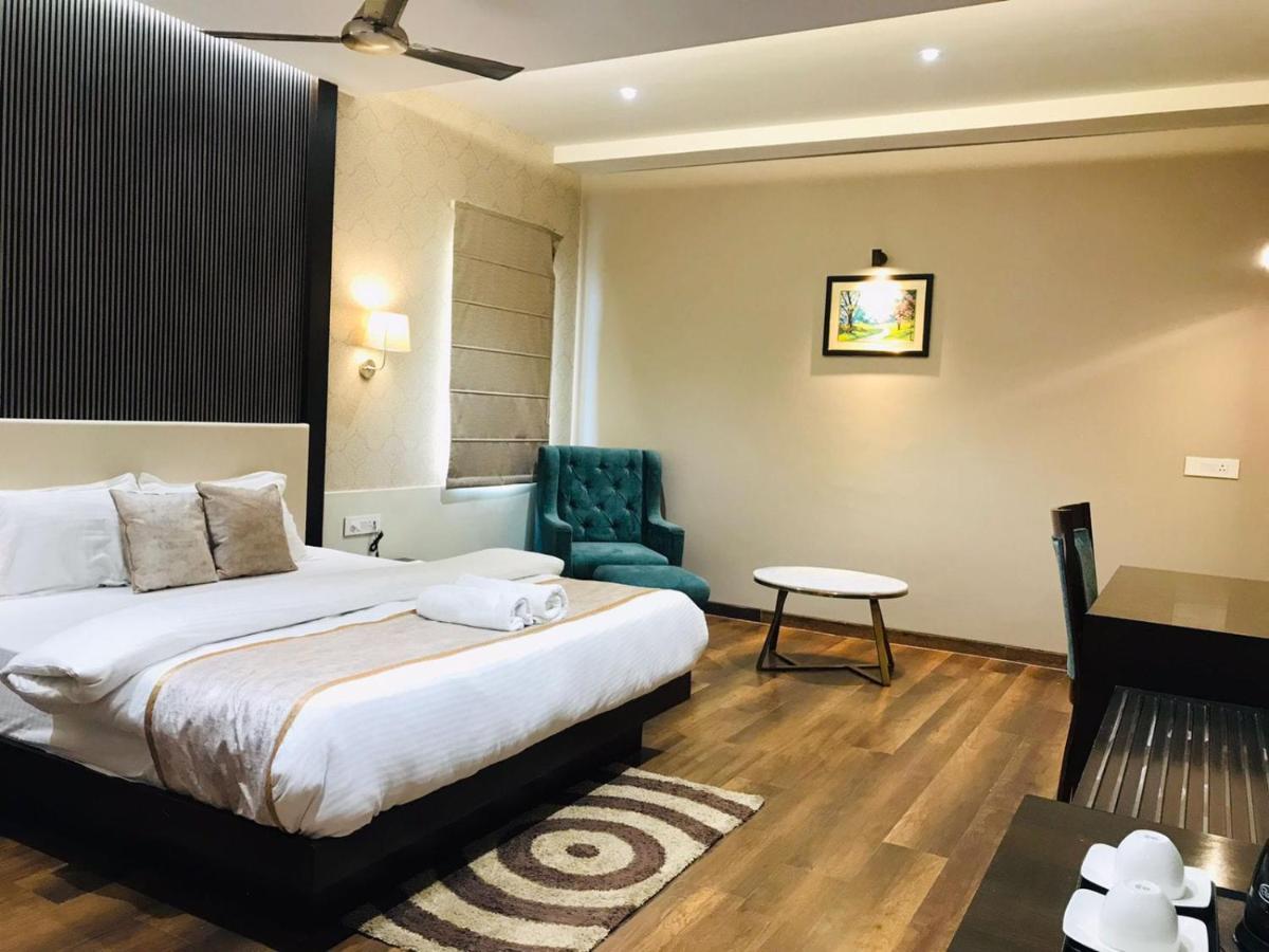 Hotel Royal Livin Варанаси Экстерьер фото