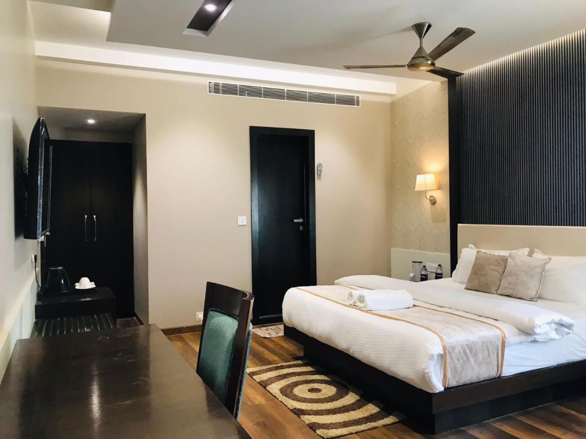 Hotel Royal Livin Варанаси Экстерьер фото