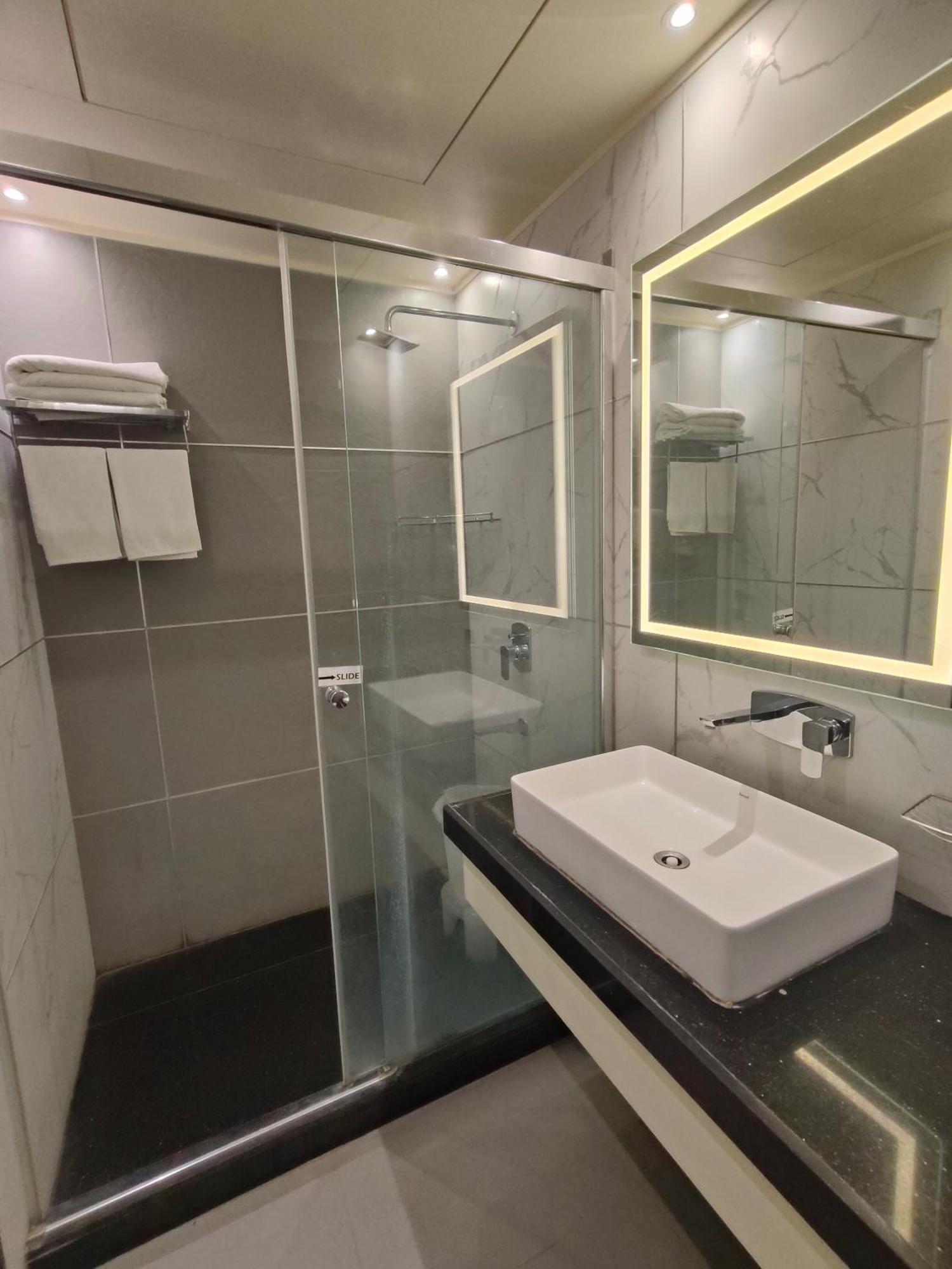 Hotel Royal Livin Варанаси Экстерьер фото