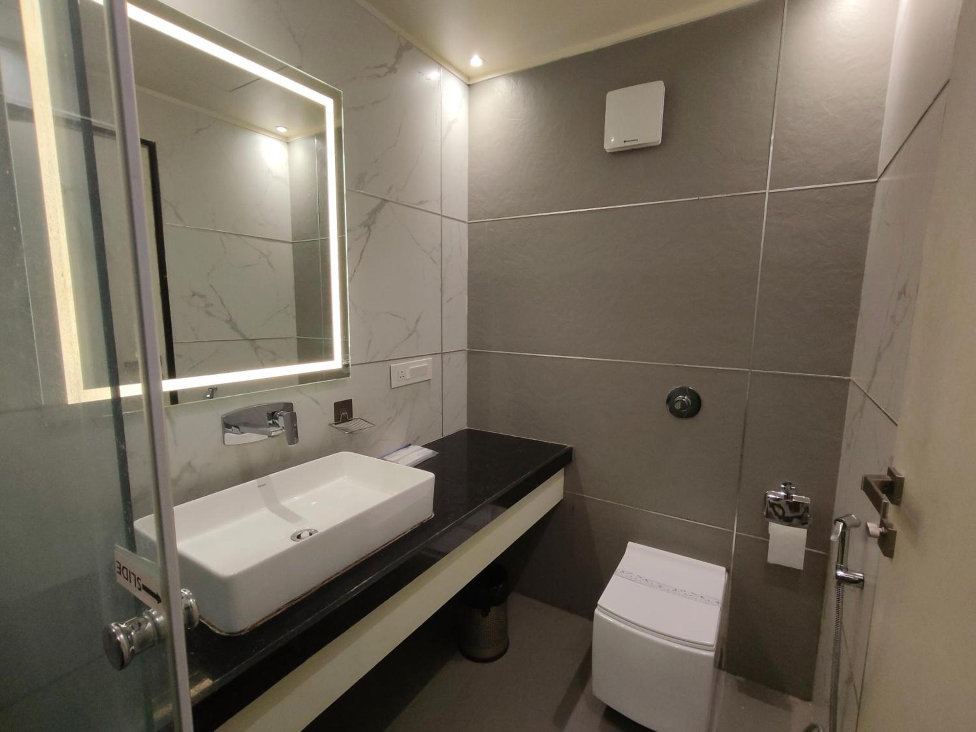 Hotel Royal Livin Варанаси Экстерьер фото