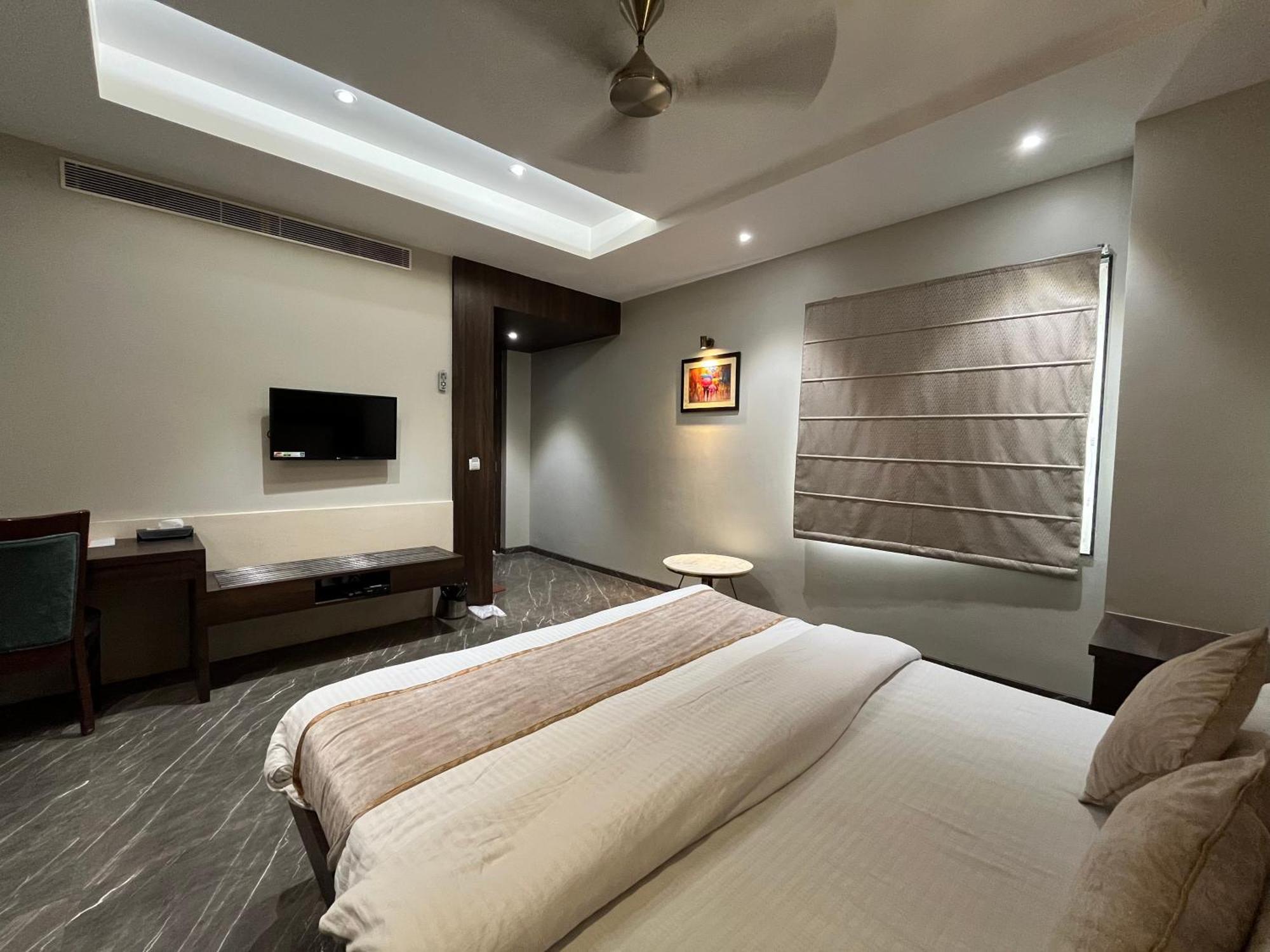 Hotel Royal Livin Варанаси Экстерьер фото