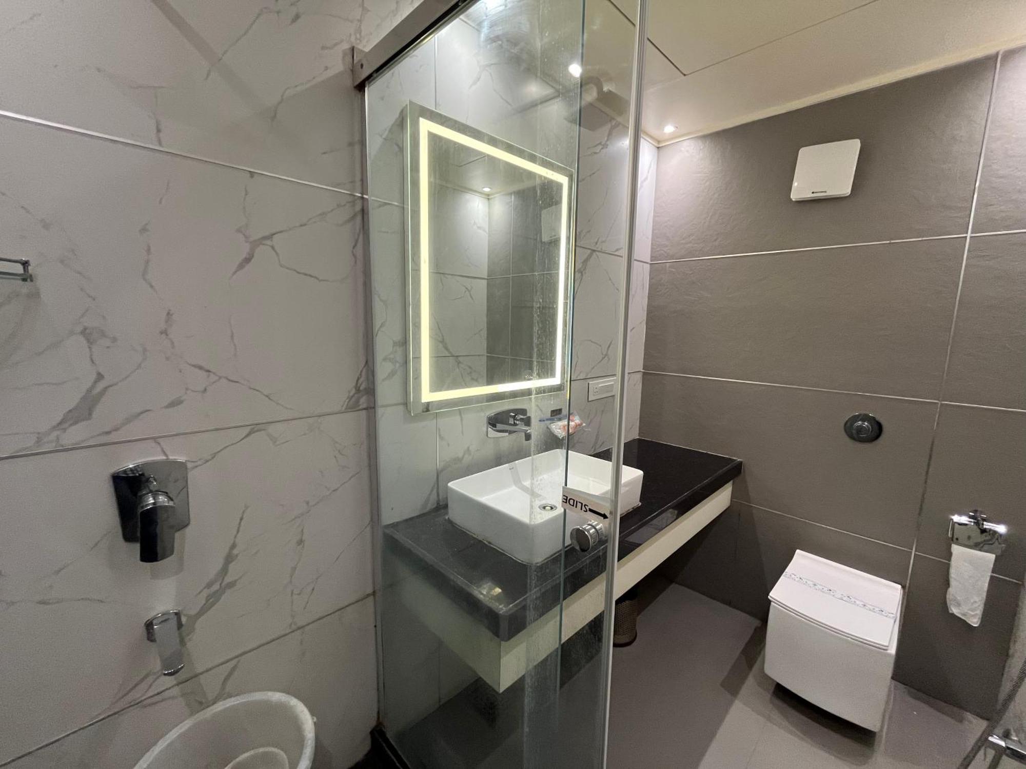 Hotel Royal Livin Варанаси Экстерьер фото