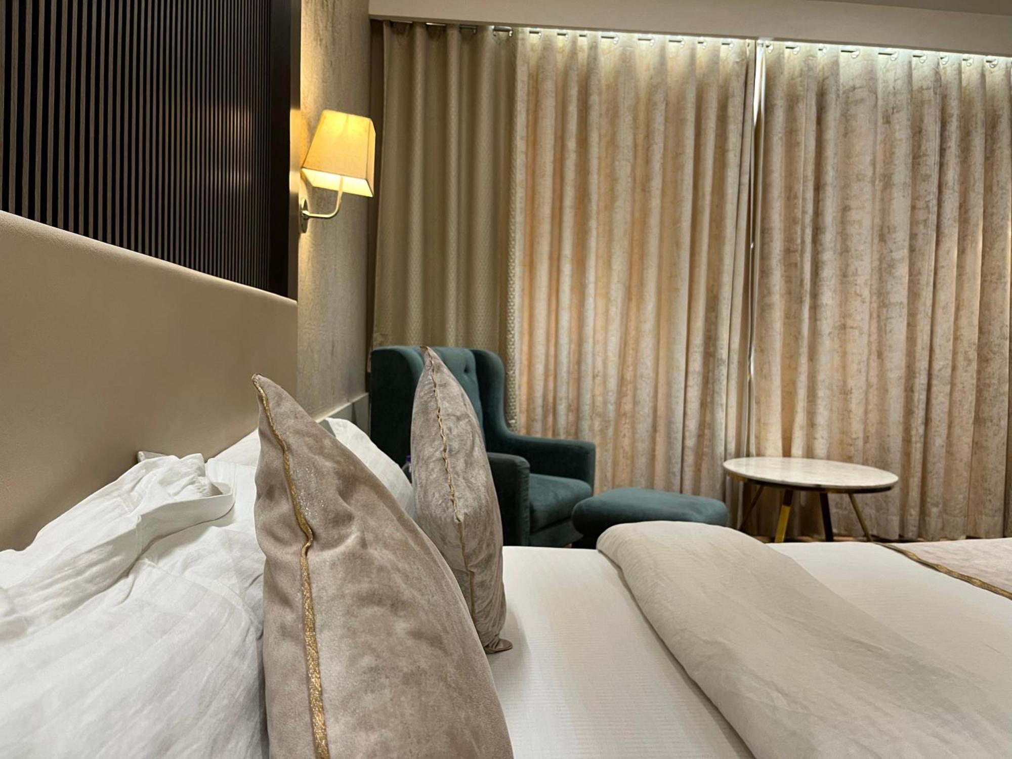 Hotel Royal Livin Варанаси Экстерьер фото