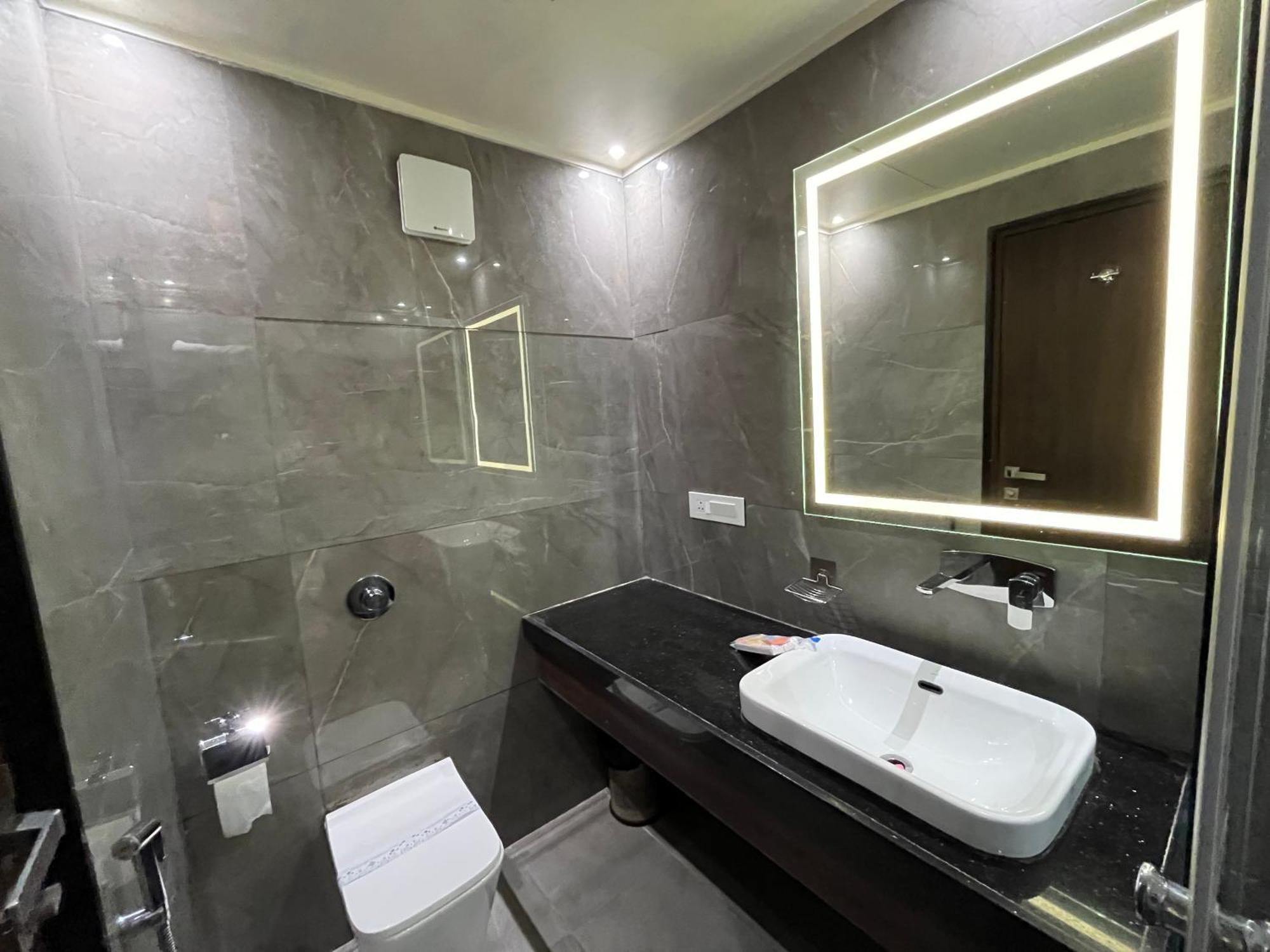 Hotel Royal Livin Варанаси Экстерьер фото